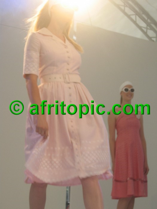 ../Images/Krefeld-Strssenmodenschau-2005 031.jpg